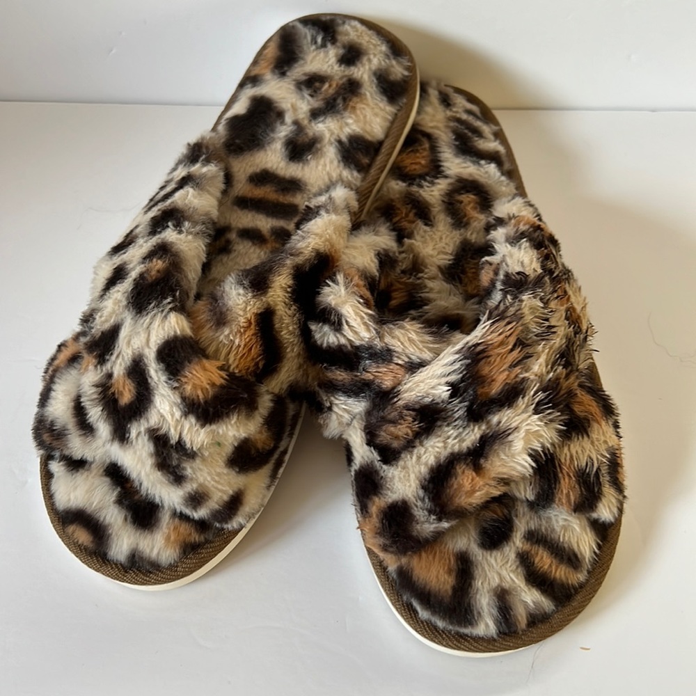 Wanna B Slippers Leopard Faux Fur Criss Cross Open Back